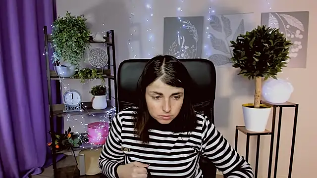 MartaEdams online show from April 2026 06:03:02 AM