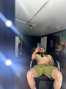 Snapshot of crazybarber69 chatting on September 2025 05:22:02 AM crazybarber69 online show from September 2025 05:22:02 AM