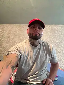 Snapshot of crazybarber69 chatting on November 2025 08:40:01 PM crazybarber69 online show from November 2025 08:40:01 PM