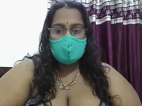 Snapshot of Reena-gowda chatting on September 2025 06:18:02 PM Reena-gowda online show from September 2025 06:18:02 PM