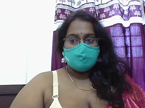 Snapshot of Reena-gowda chatting on September 2025 02:33:01 AM Reena-gowda online show from September 2025 02:33:01 AM