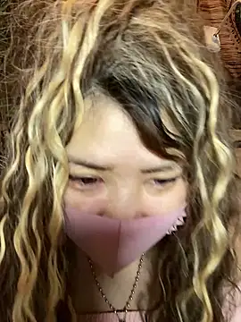 Snapshot of xoxLILxMELOxox chatting on November 2025 04:31:02 PM xoxLILxMELOxox online show from November 2025 04:31:02 PM