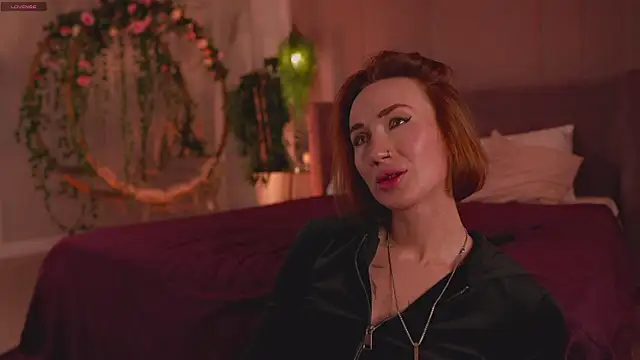 Serena Waldarf online show from November 2025 03:56:02 PM