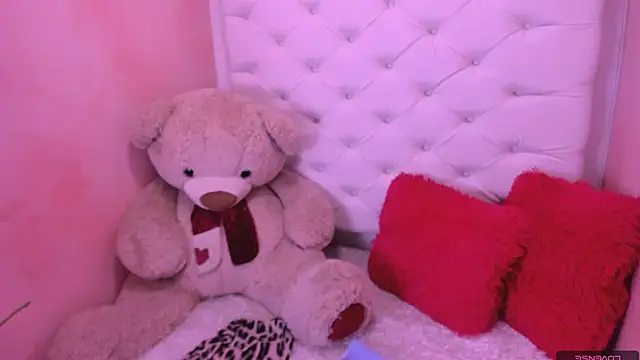 Snapshot of eimy_skinny_ chatting on May 2026 01:19:01 PM eimy skinny online show from May 2026 01:19:01 PM