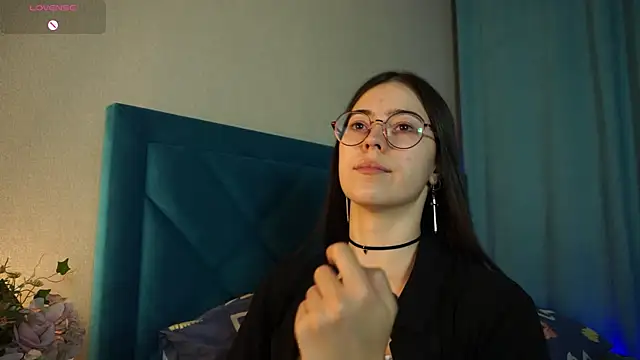 ywixos online show from October 2025 01:20:01 PM