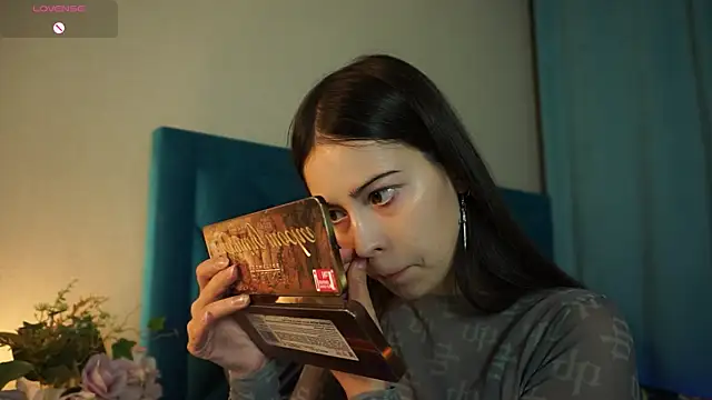 ywixos online show from October 2025 01:32:01 PM