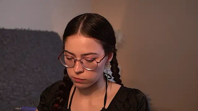 ywixos online show from February 2026 02:57:01 PM