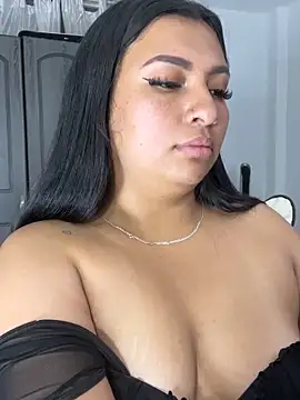 Issa Santana online show from November 2025 08:09:01 PM