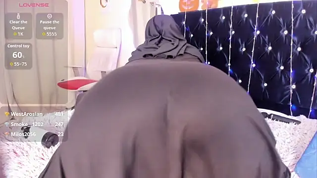 Snapshot of Dana-Alabi chatting on November 2025 03:18:02 AM Dana-Alabi online show from November 2025 03:18:02 AM