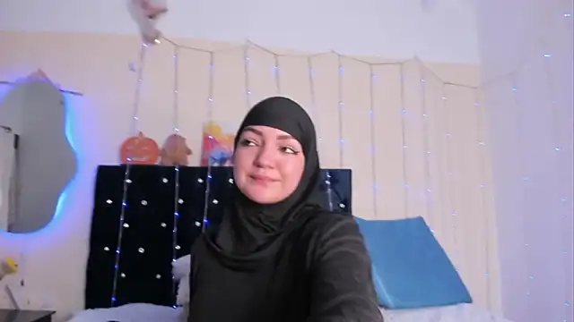 Snapshot of Dana-Alabi chatting on November 2025 01:15:01 AM Dana-Alabi online show from November 2025 01:15:01 AM