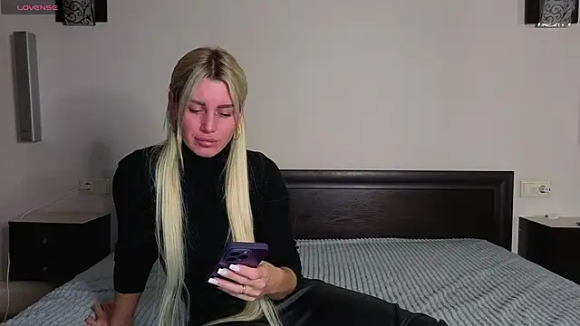 Snapshot of Whiteflower_xo chatting on November 2025 05:52:01 AM Whiteflower xo online show from November 2025 05:52:01 AM