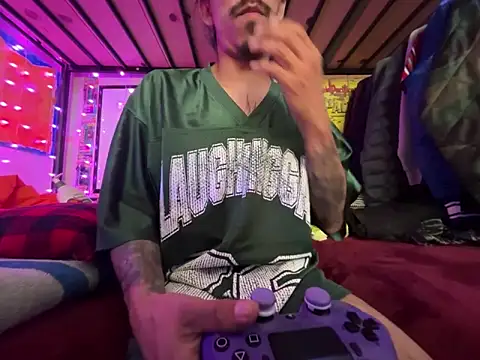 Snapshot of bigdickkane300 chatting on April 2026 11:43:02 PM bigdickkane300 online show from April 2026 11:43:02 PM