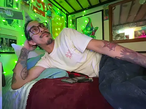 Snapshot of bigdickkane300 chatting on May 2026 01:33:02 AM bigdickkane300 online show from May 2026 01:33:02 AM