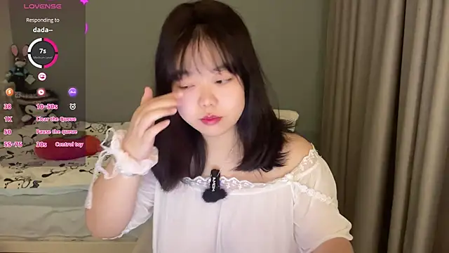 Snapshot of Kittenfishing chatting on November 2025 06:32:01 PM Kittenfishing online show from November 2025 06:32:01 PM