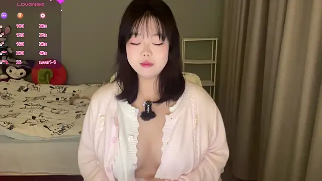 Snapshot of Kittenfishing chatting on November 2025 01:13:01 PM Kittenfishing online show from November 2025 01:13:01 PM