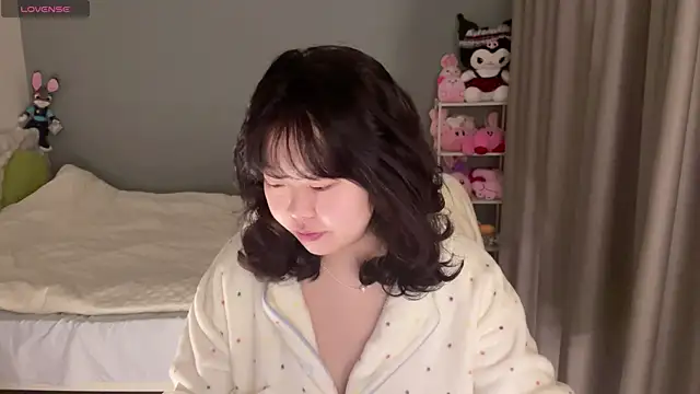 Snapshot of Kittenfishing chatting on November 2025 01:00:02 PM Kittenfishing online show from November 2025 01:00:02 PM