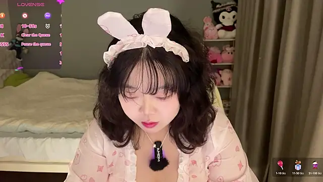 Snapshot of Kittenfishing chatting on November 2025 03:17:02 PM Kittenfishing online show from November 2025 03:17:02 PM