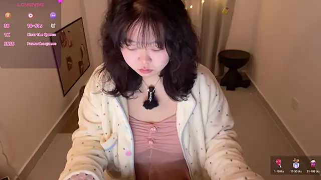 Snapshot of Kittenfishing chatting on November 2025 04:31:02 PM Kittenfishing online show from November 2025 04:31:02 PM