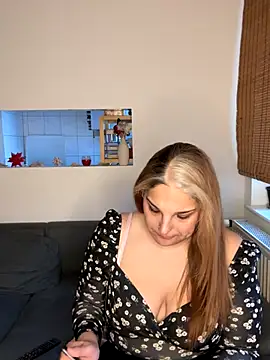 Katherine Leyla online show from November 2025 09:21:01 AM