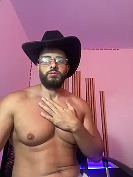 Snapshot of magnumchris chatting on June 2026 01:47:02 AM magnumchris online show from June 2026 01:47:02 AM