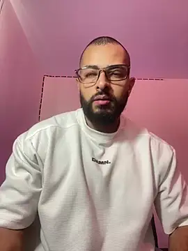 Snapshot of magnumchris chatting on June 2026 01:53:02 PM magnumchris online show from June 2026 01:53:02 PM