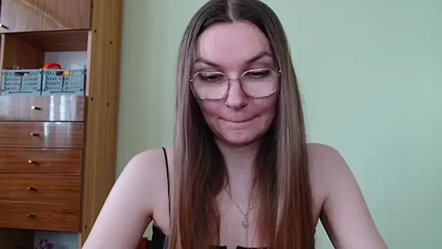 LooveELLYx online show from May 2026 01:41:01 PM