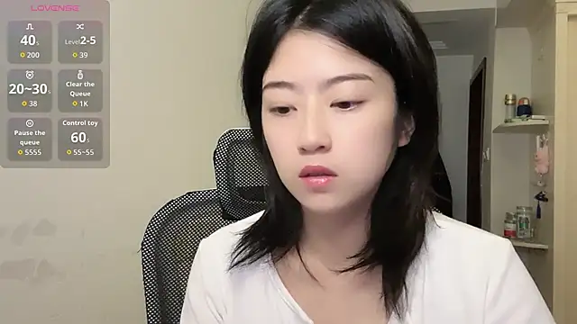 Snapshot of Olivia-l chatting on November 2025 12:00:02 PM Olivia-l online show from November 2025 12:00:02 PM