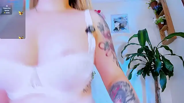 Simonesmith01 online show from December 2025 05:08:02 PM