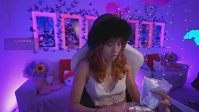DahliaGrey online show from May 2026 11:40:01 AM