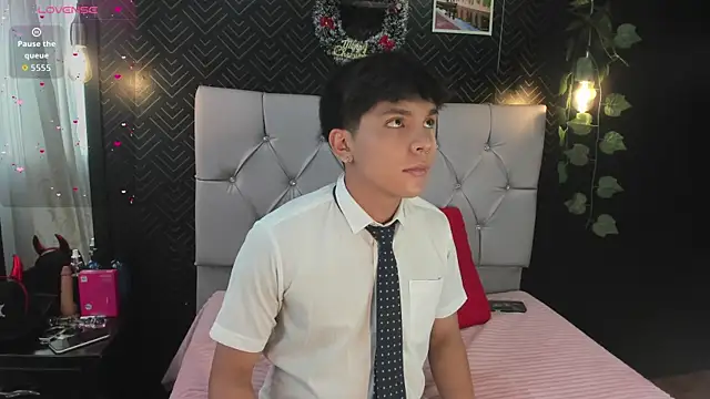 Thiago Kozak online show from November 2025 12:38:01 PM