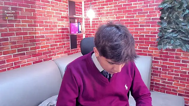 Snapshot of Thiago_Kozak chatting on April 2026 02:08:01 PM Thiago Kozak online show from April 2026 02:08:01 PM