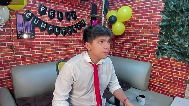 Snapshot of Thiago_Kozak chatting on May 2026 12:56:01 PM Thiago Kozak online show from May 2026 12:56:01 PM