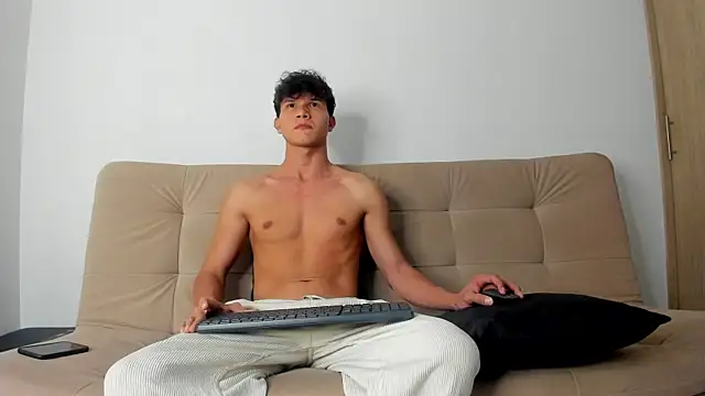 2Amateur Guys online show from April 2026 10:19:02 PM