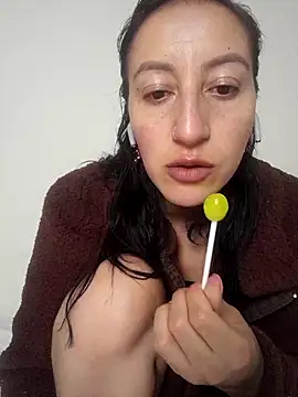 Snapshot of Oriana111 chatting on November 2025 04:33:02 AM Oriana111 online show from November 2025 04:33:02 AM