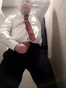 BigCristh79 online show from November 2025 09:41:02 PM