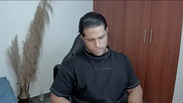 Evansdark1 online show from May 2026 11:47:01 PM