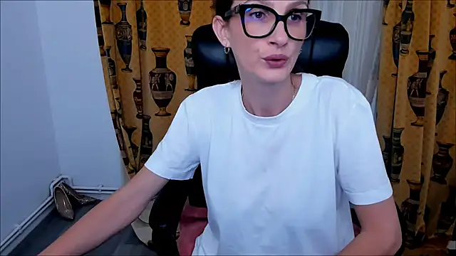 Snapshot of NaughtyWifey1 chatting on September 2025 04:47:01 AM NaughtyWifey1 online show from September 2025 04:47:01 AM