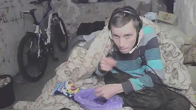 Snapshot of makarov1993 chatting on October 2025 08:22:01 PM makarov1993 online show from October 2025 08:22:01 PM