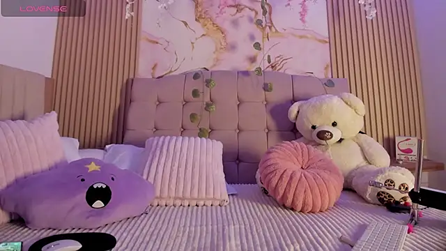 Aliice1  online show from April 2026 10:55:02 PM