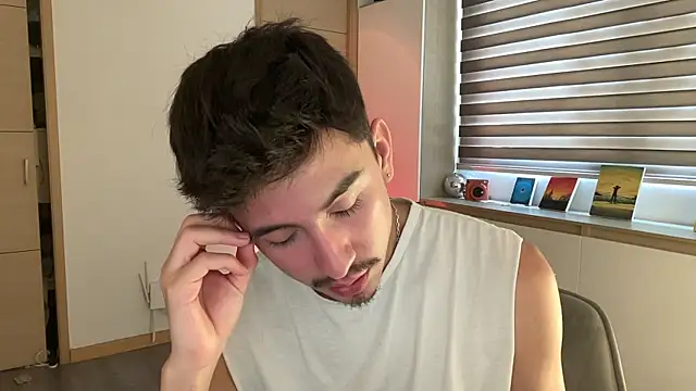 sweettaaron01 online show from December 2025 06:15:02 PM