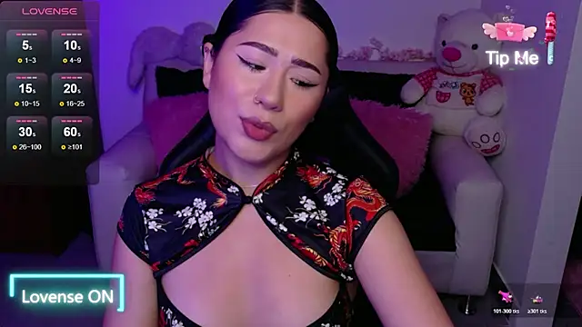 evelyn ch  online show from November 2025 10:56:02 AM