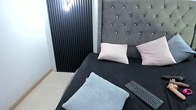 Scarbadgirl  online show from November 2025 03:47:02 PM