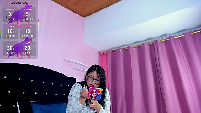 Snapshot of Azul_Moon chatting on November 2025 04:05:01 AM Azul Moon online show from November 2025 04:05:01 AM