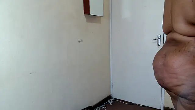 HugeTitisxx online show from April 2026 06:00:02 AM