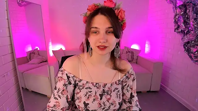 Snapshot of TessaMill chatting on April 2026 05:22:01 AM TessaMill online show from April 2026 05:22:01 AM