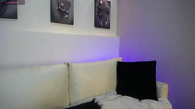 Snapshot of VeronicaBlake chatting on April 2026 12:54:01 PM VeronicaBlake online show from April 2026 12:54:01 PM