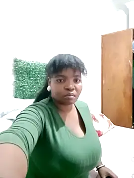 Snapshot of ShySexyBaddiexx chatting on October 2025 12:55:02 AM ShySexyBaddiexx online show from October 2025 12:55:02 AM