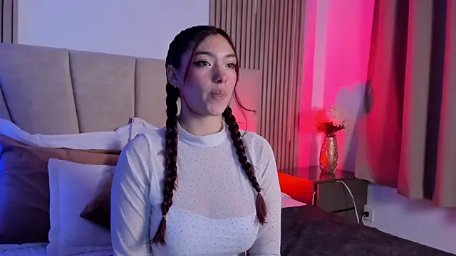 Victoria Beaumont online show from October 2025 11:33:02 AM