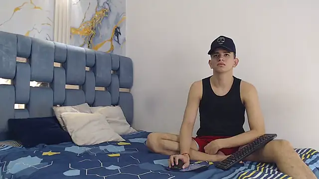 TWINKS FRIENDS online show from April 2026 01:31:01 PM