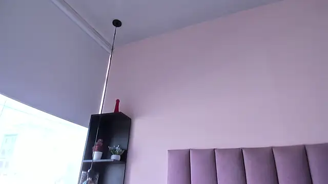 violet myerrs online show from November 2025 01:47:02 PM